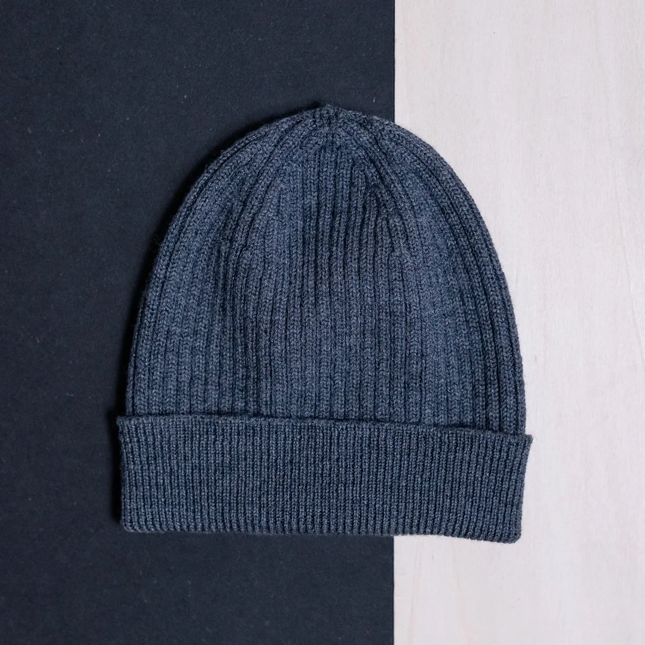 THE WOOLLY BEANIE - graphite grey