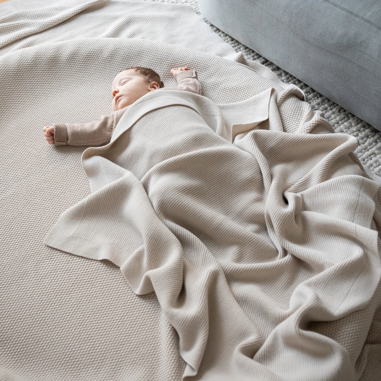 THE WOOLLY RIB BLANKET - sage - Image 6