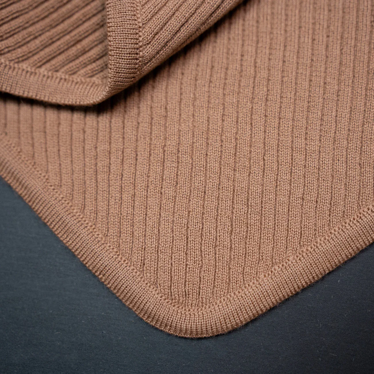 THE WOOLLY TRIANGLE SCARF SMALL - camel - Image 9