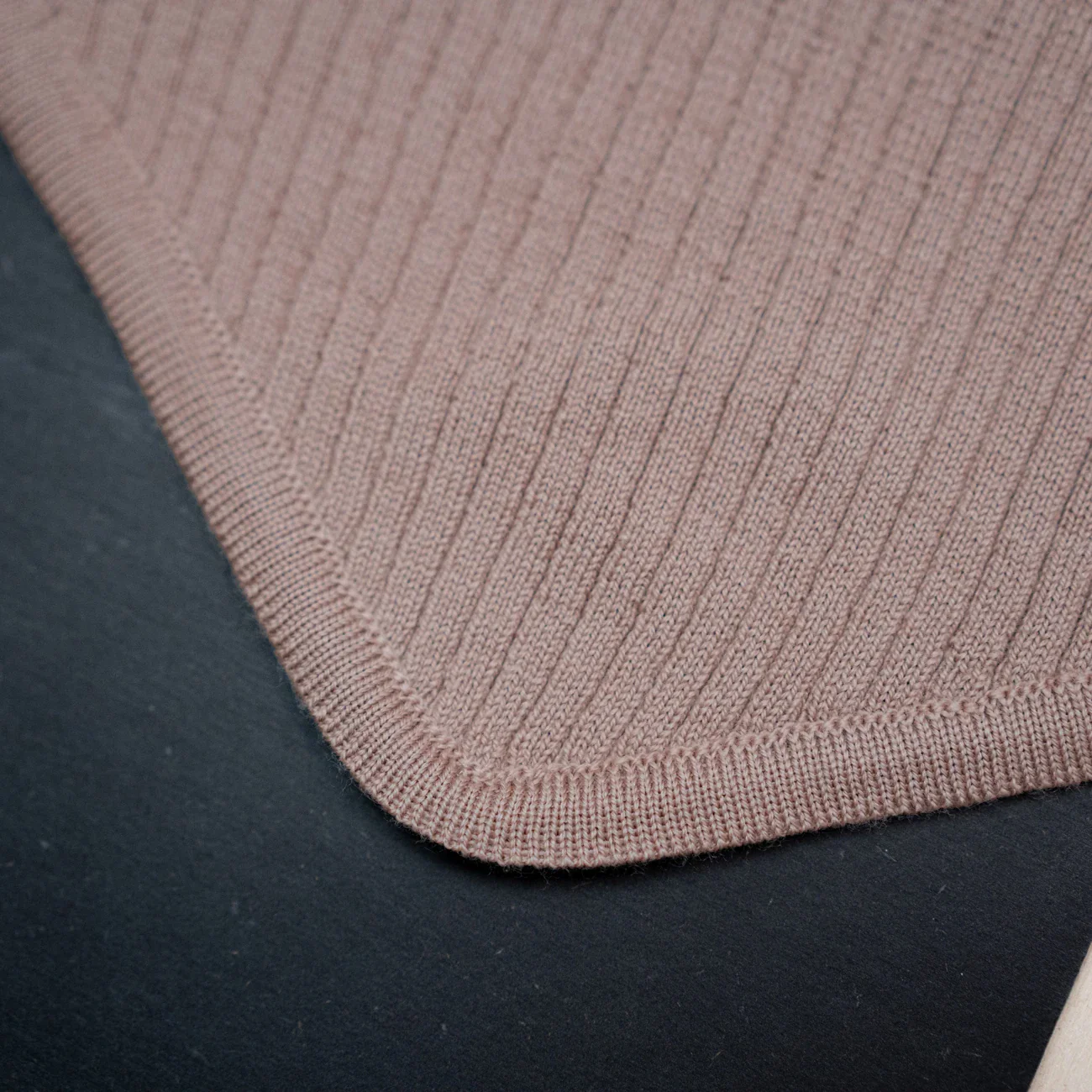THE WOOLLY TRIANGLE SCARF SMALL - cappuccino - Image 10