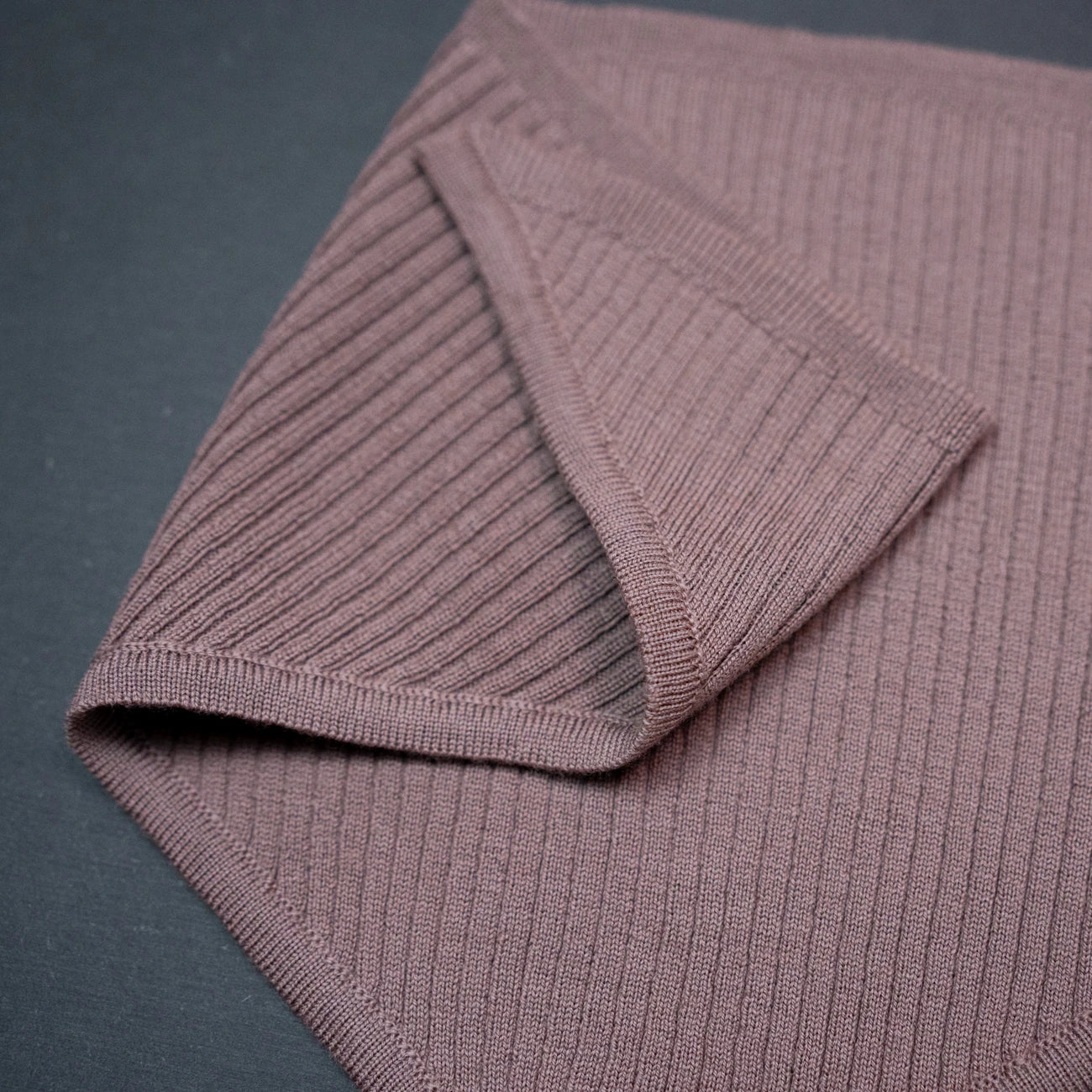 THE WOOLLY TRIANGLE SCARF SMALL - mauve - Image 5