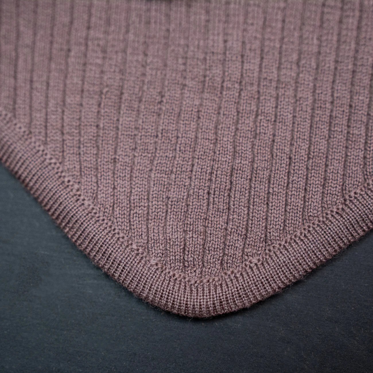THE WOOLLY TRIANGLE SCARF SMALL - mauve - Image 9