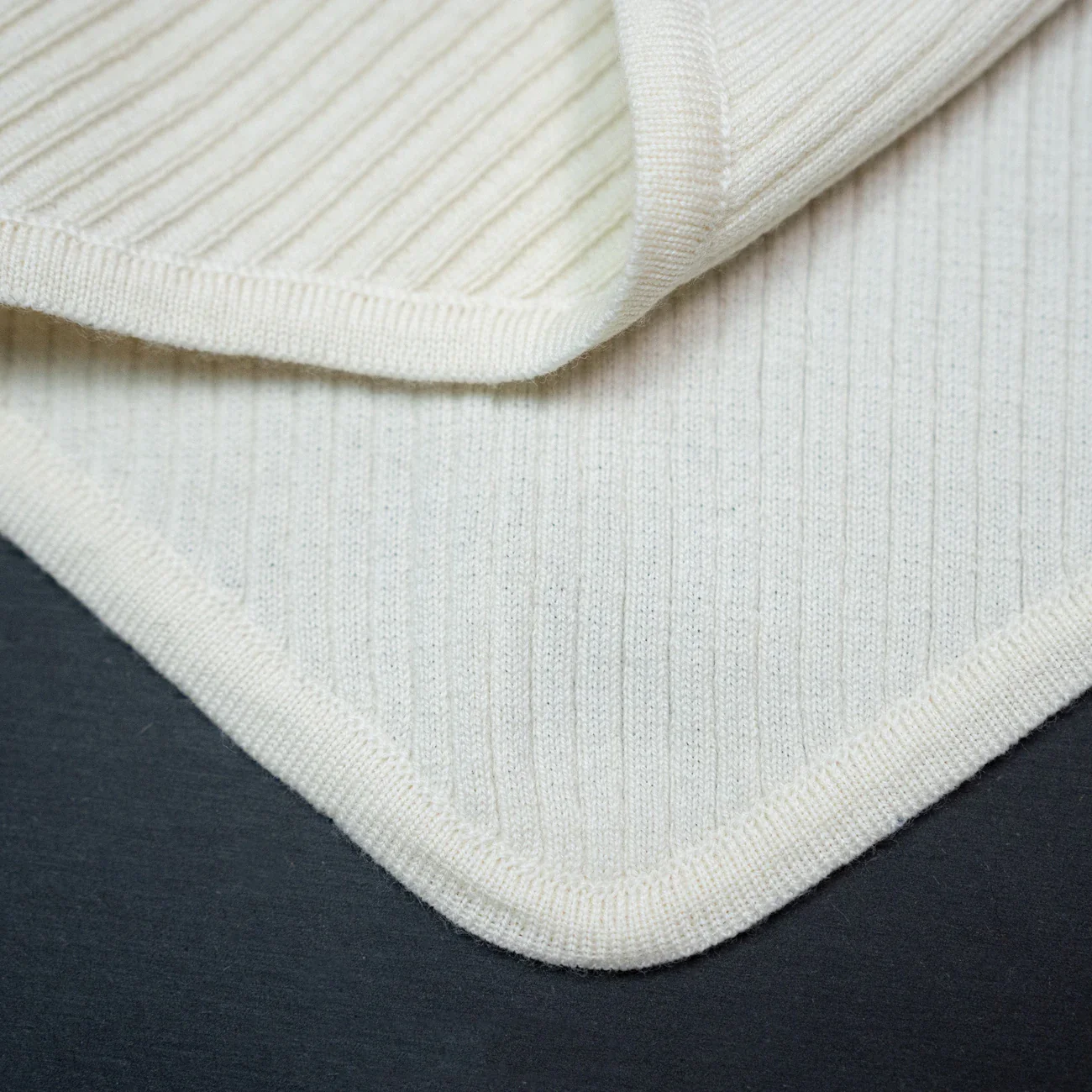 THE WOOLLY TRIANGLE SCARF SMALL - pure - Image 6