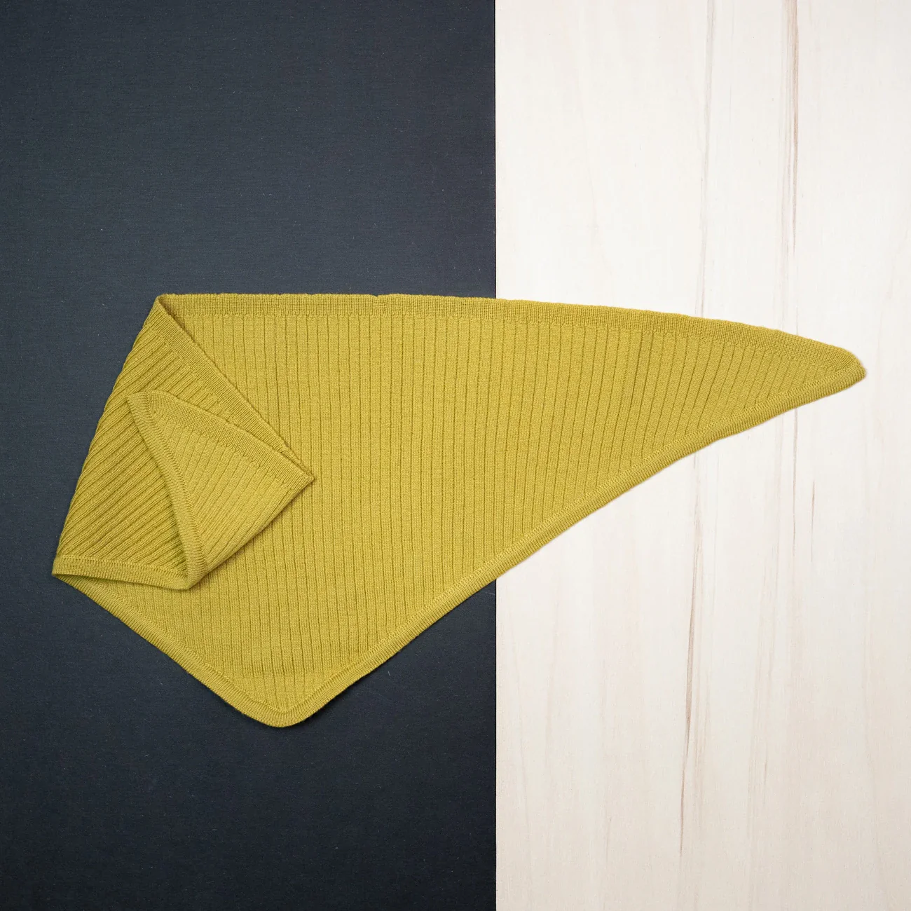 THE WOOLLY TRIANGLE SCARF SMALL - quince - Image 4