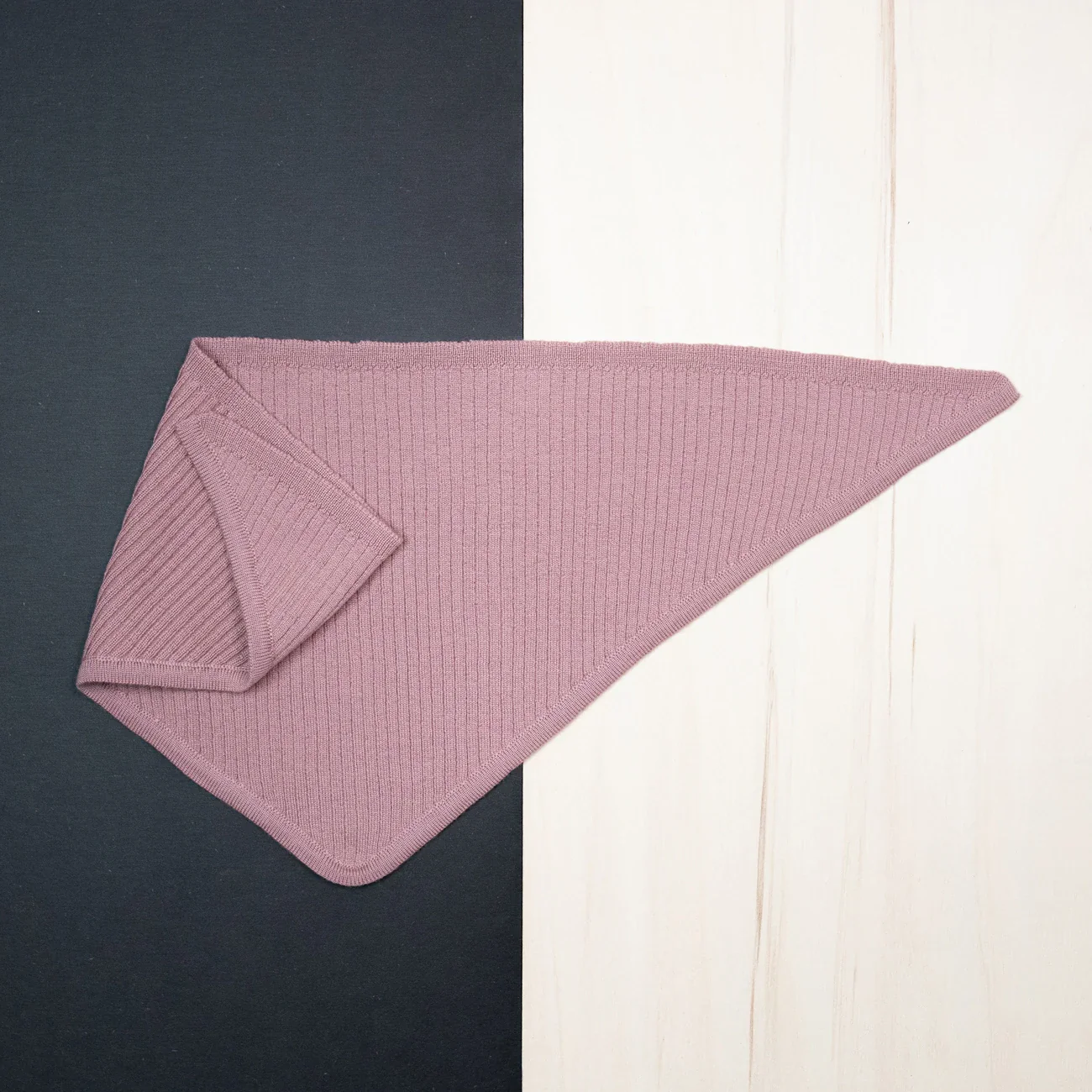 THE WOOLLY TRIANGLE SCARF SMALL - rose - Image 4