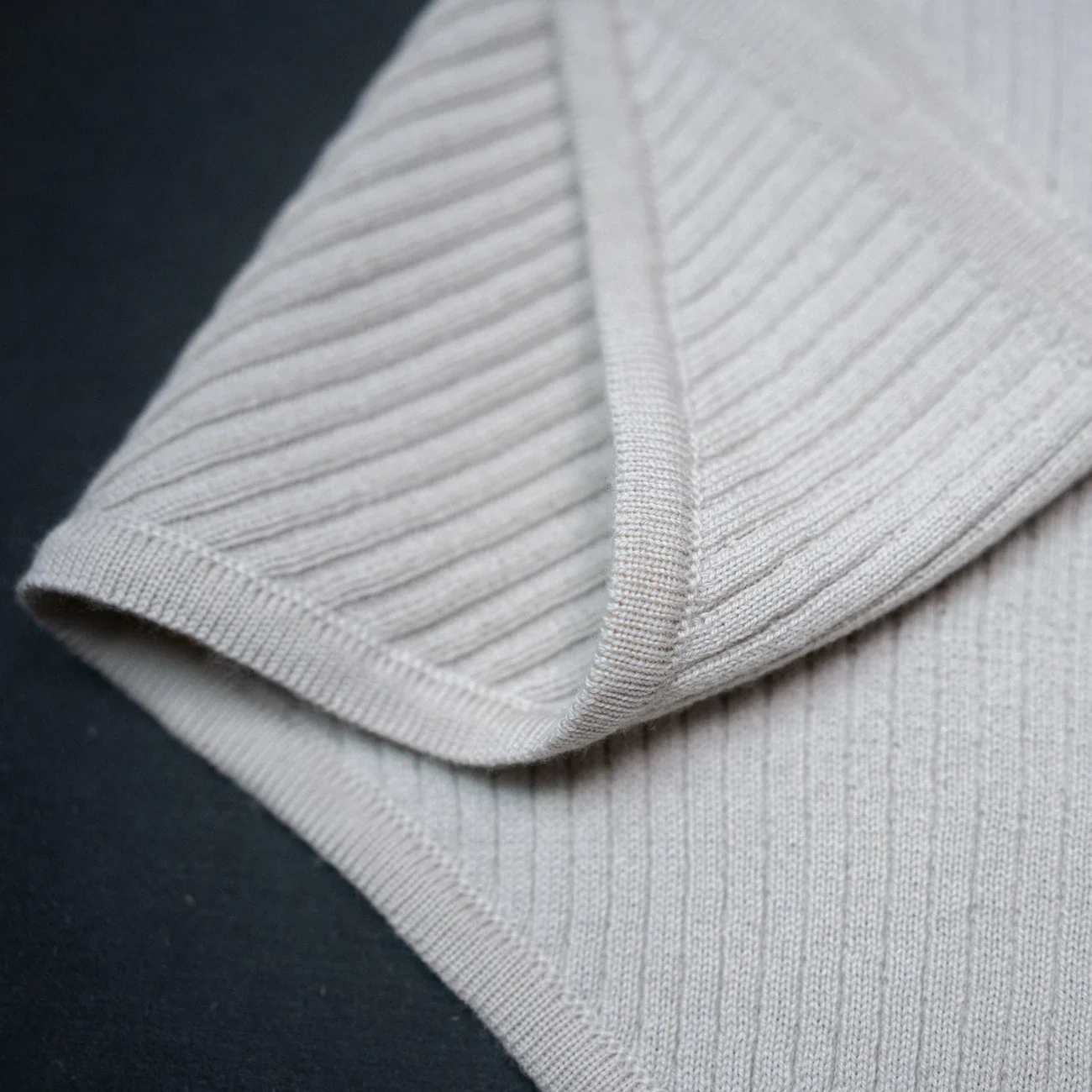 THE WOOLLY TRIANGLE SCARF SMALL - sand - Image 11