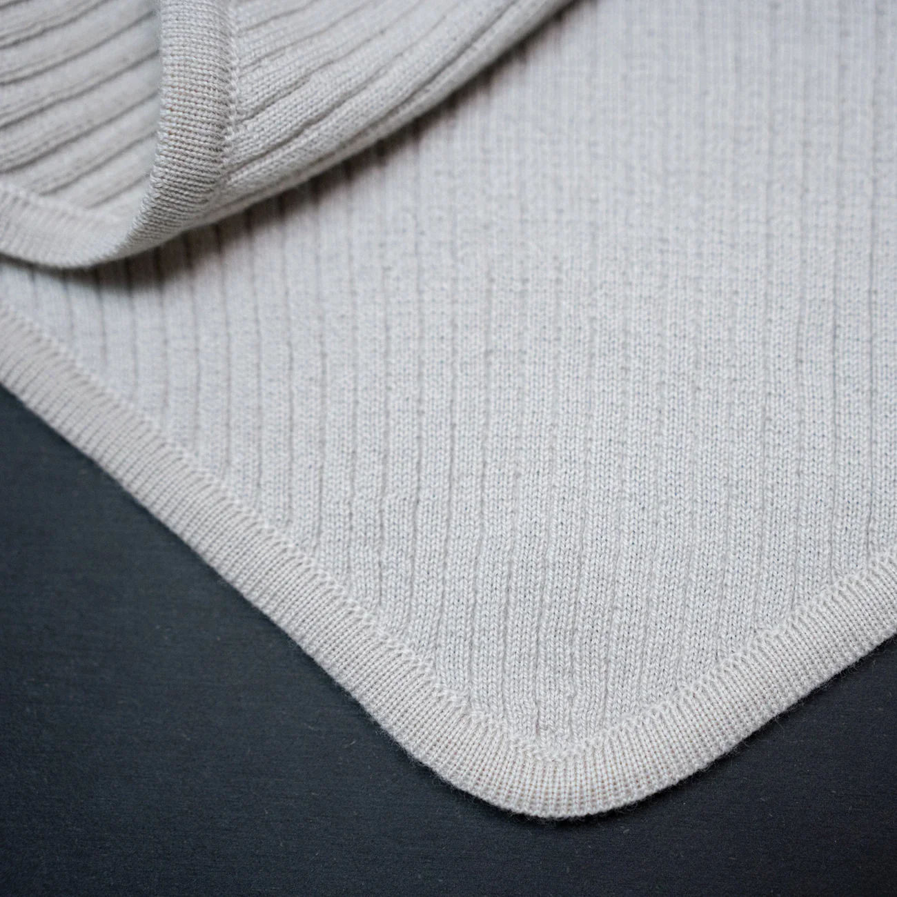 THE WOOLLY TRIANGLE SCARF SMALL - sand - Image 12